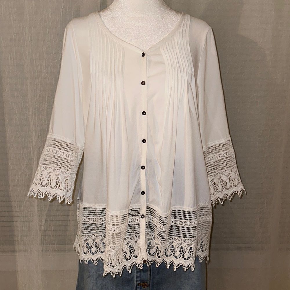 Millers 14 White Button Front Quarter Sleeve Crochet Lace Trim Pleated Blouse